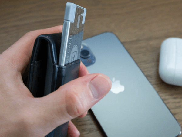 Credit Card Sized Power Bank AquaVault ChargeCard