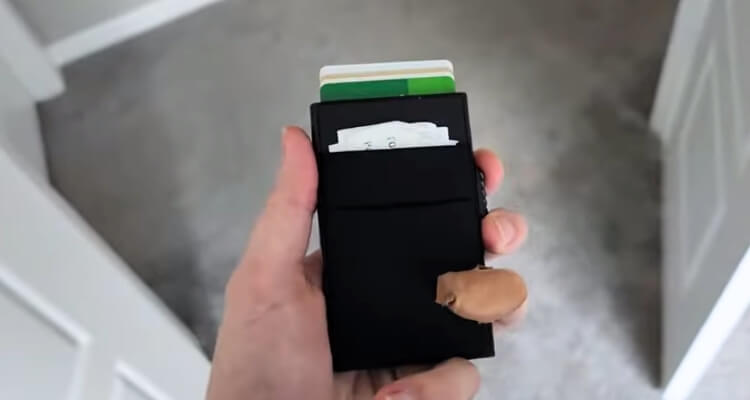 What Are the Pros and Cons RFID Wallet