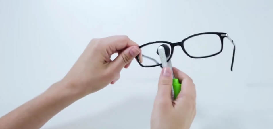 How to Clean Sunglasses Lenses