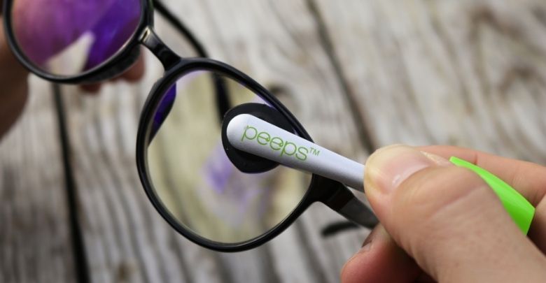 How to Choose the Right Eyeglass Cleaner 