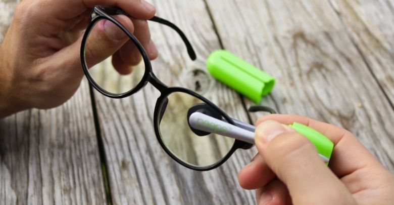 Why is Choosing the Right Eyeglass Cleaner Important