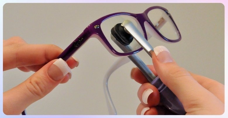 What Makes Peeps Eyeglass Cleaner Superior to Homemade Solutions