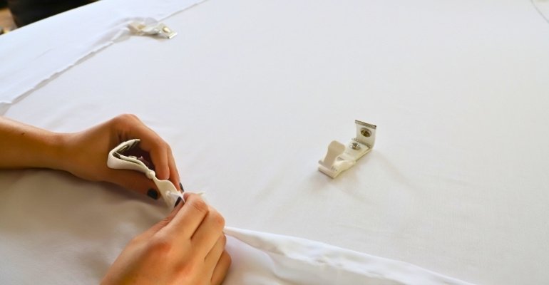 Mistakes That Loosen the Bed Scrunchie’s Grip Over Time