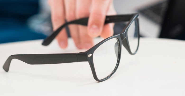 Do Optical Experts Recommend Using Soft Water for Glasses?