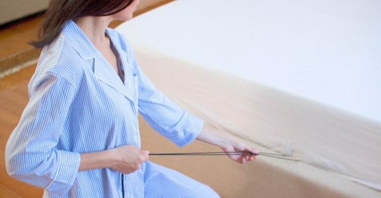 How Do You Keep Your Top Sheet on a Bed?