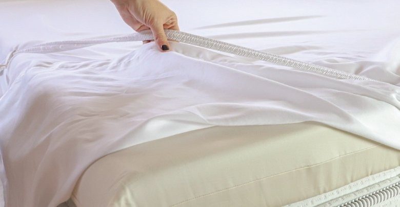 How to Layer Bedding Properly on an Adjustable Bed?