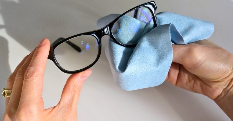 What Type of Eyeglass Cleaner Should You Use?