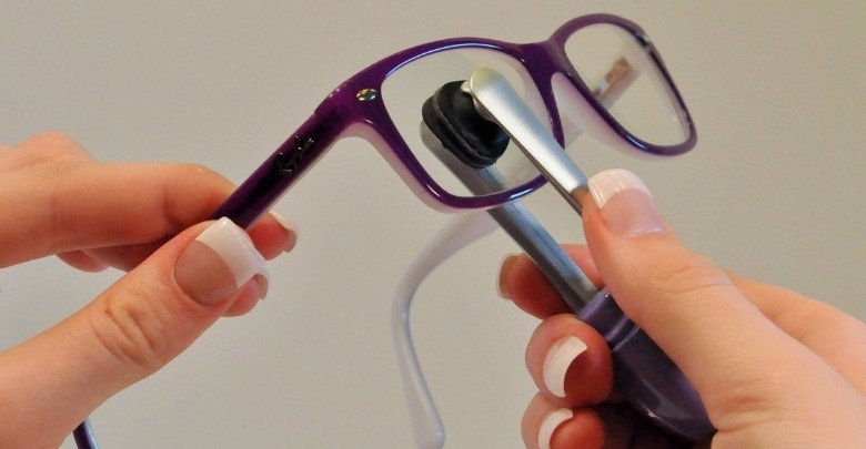 Why is Keeping Your Eyeglasses Clean Important?